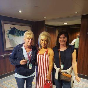 Meet your Posher, Tina